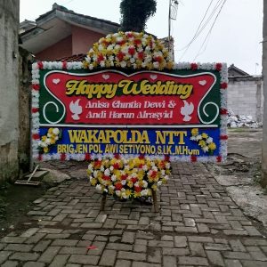 Bunga papan ucapan Happy Wedding Bandung warna cerah